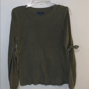 Off the shoulder women’s sweater 💚